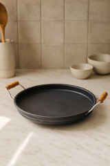 Ahşap Saplı Yuvarlak Sac Tava 40 cm – Kamp, Ocak Üstü ve Açık Ateş Kullanıma Uygun