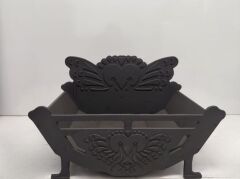 Döküm Desenli Şömine Odunluğu – Şık ve Dayanıklı Metal Odun Sepeti