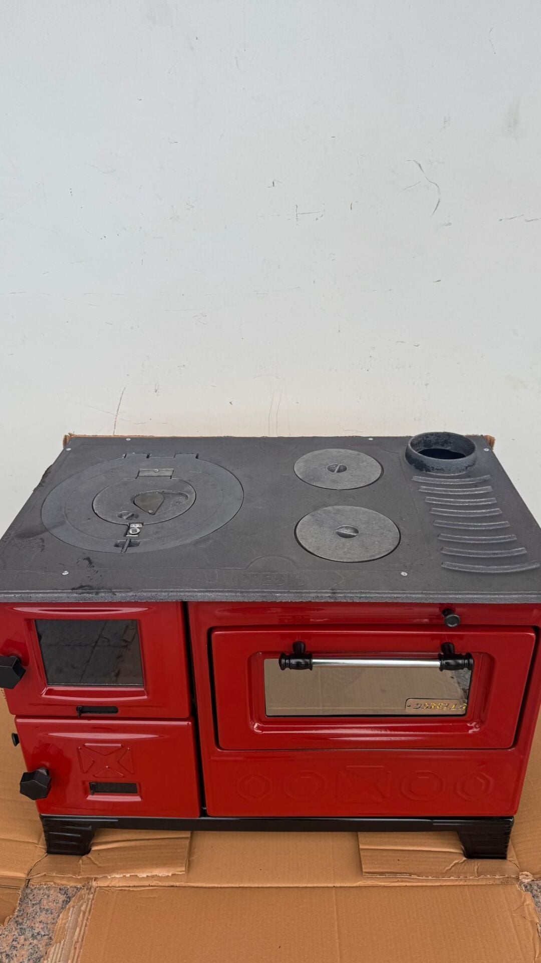 Fırınlı Kuzine Döküm Soba – Odunlu Isıtma ve Pişirme Sobası